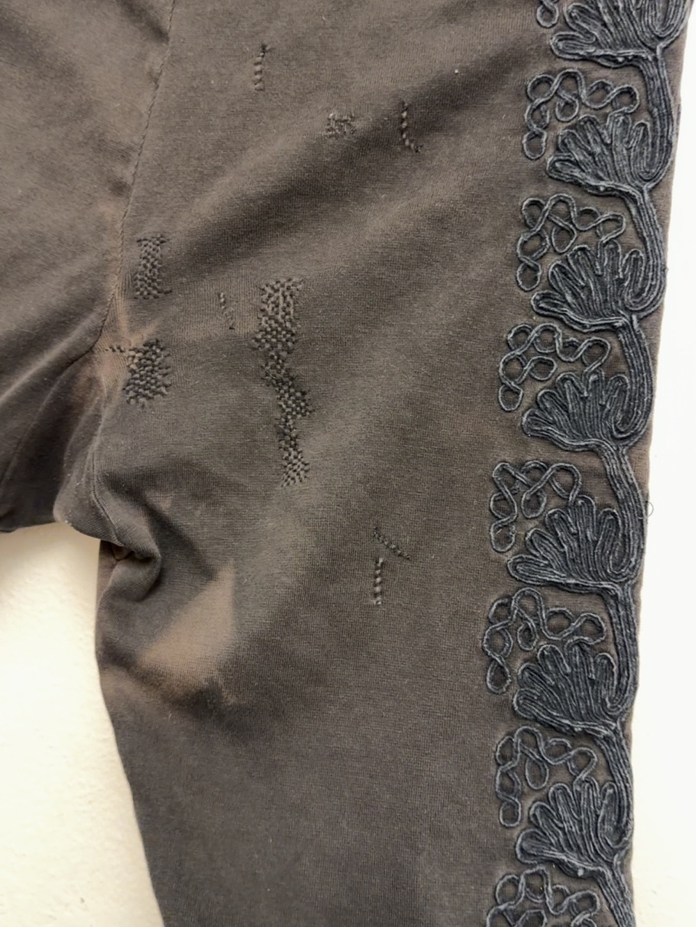Magnolia Pearl Black Embroidered Side-Panel Legging pants - Picture 10 of 13
